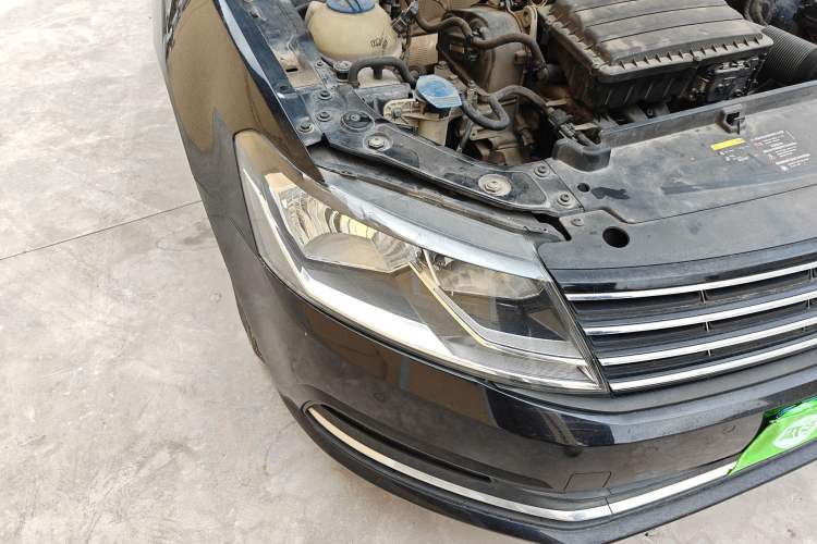 Used Volkswagen Lavida 2015 1.6L Automatic Comfort Edition Right Front Headlight