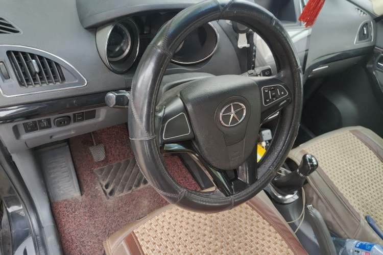 Used JAC Group Refine M2 2013 1.8L Manual Luxury 7-Seater Steering Wheel