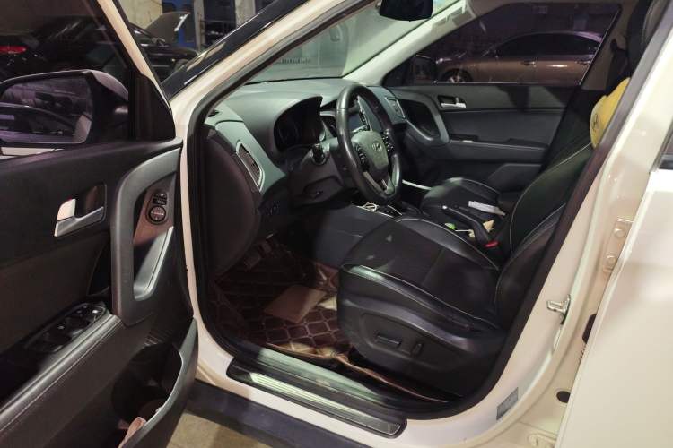 Used Hyundai ix25 2015 1.6L Automatic Two-Wheel-Drive Deluxe DLX Model