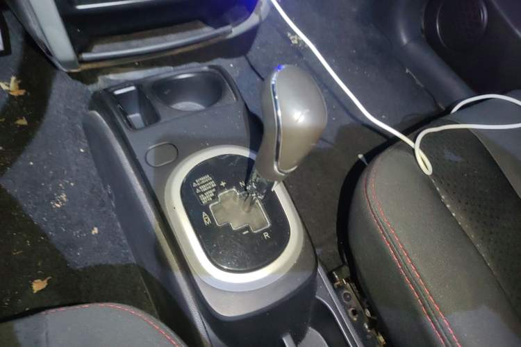 Used CHANGAN CX20 2014 1.4L IMT Sunroof Navigation Version China IV Standard Gear Lever