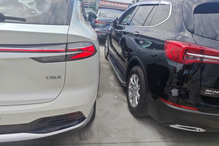 Used Roewe D5X DMH 2024 135 Tech Edition
