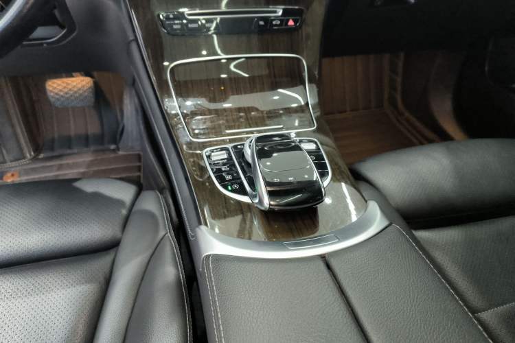 Used Mercedes-Benz GLC 2019 GLC 260 L 4MATIC Dynamic Model