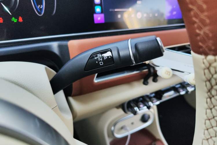 Used ORA Good Cat 2023 401 km Standard Range Prestige Version Lithium Iron Phosphate Gear Lever