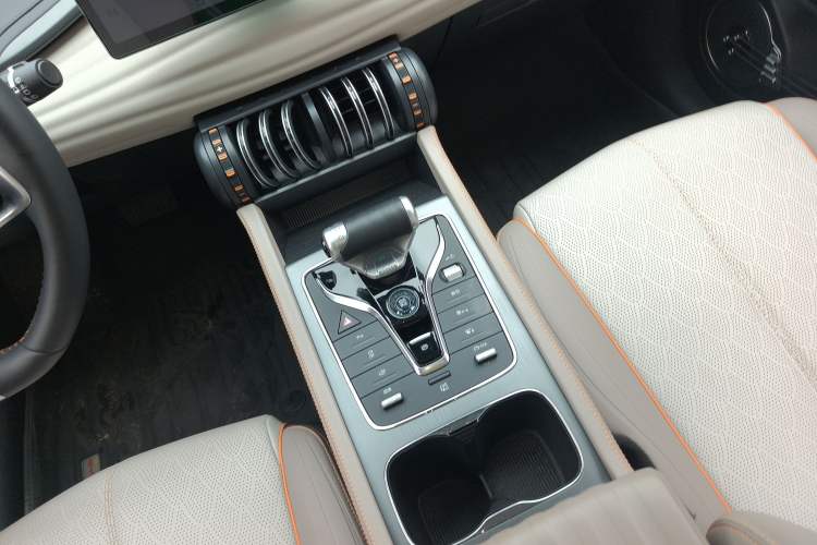 Used BYD Yuan PLUS 2024 Honor Edition 430KM Beyond Model Gear Lever