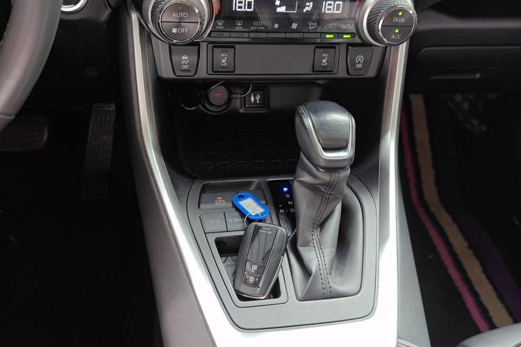 Used Toyota RAV4 2021 2.0L CVT Two-Wheel Drive Fashion PLUS Edition
