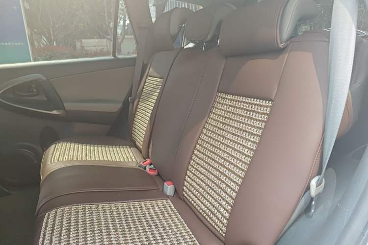 Used Toyota RAV4 2010 2.0L Automatic Deluxe Upgrade Edition

