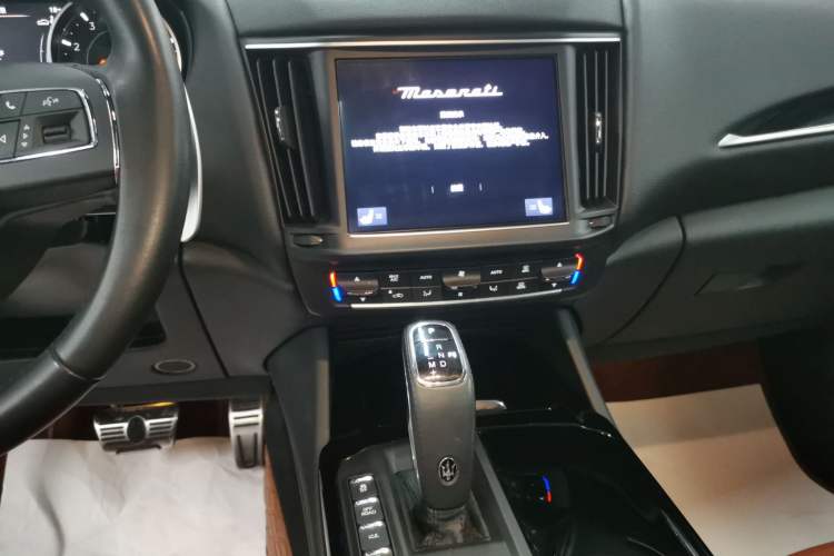 Used Maserati Levante 2022 2.0T GT Sharp Edition Audio And AC Panel