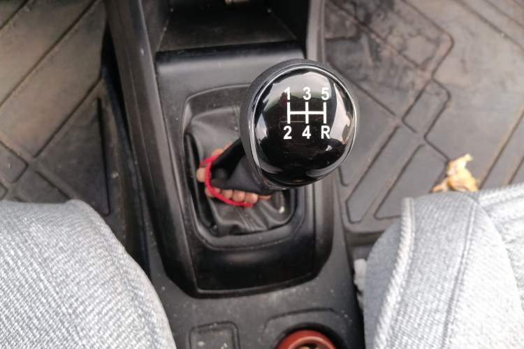 Used Baojun 310 2016 1.2L Manual Value Edition Gear Lever