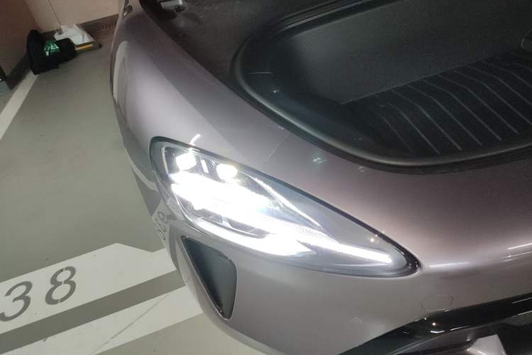 Used Xiaomi Auto SU7 2024 Rear-Drive Ultra-Long Range Advanced Pro-Level Intelligent Driving Version Right Front Headlight