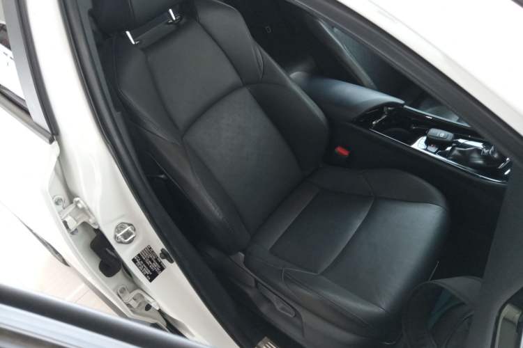 Used Toyota IZOA 2018 2.0L Yichi Version China VI Standard