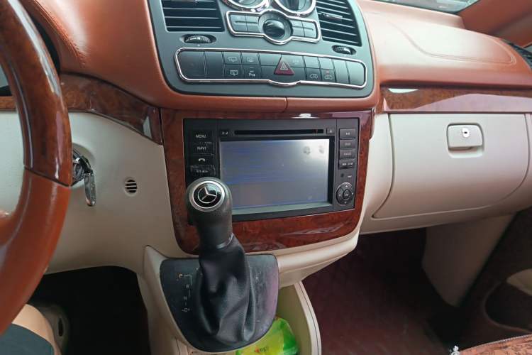 Used Mercedes-Benz Vito 2013 3.0L Elite Edition Audio And AC Panel