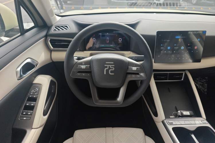 Used BYD Yuan UP 2025 Model 301KM Leading Version Steering Wheel
