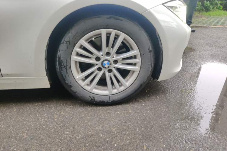 Used BMW 3 Series 2015 320Li Luxury Edition Fashion Model Right Front Wheel Hub