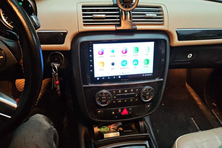 Used Mercedes-Benz R-Class 2014 R 400 4MATIC Business Model Audio And AC Panel