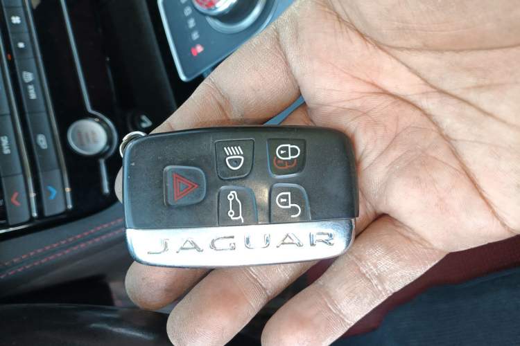 Used Jaguar F-PACE 2016 2.0T Two-Wheel-Drive R-Sport Sport Edition
