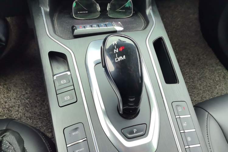 Used Wey VV5 2020 1.5T Two-Wheel Drive Color Pioneer
