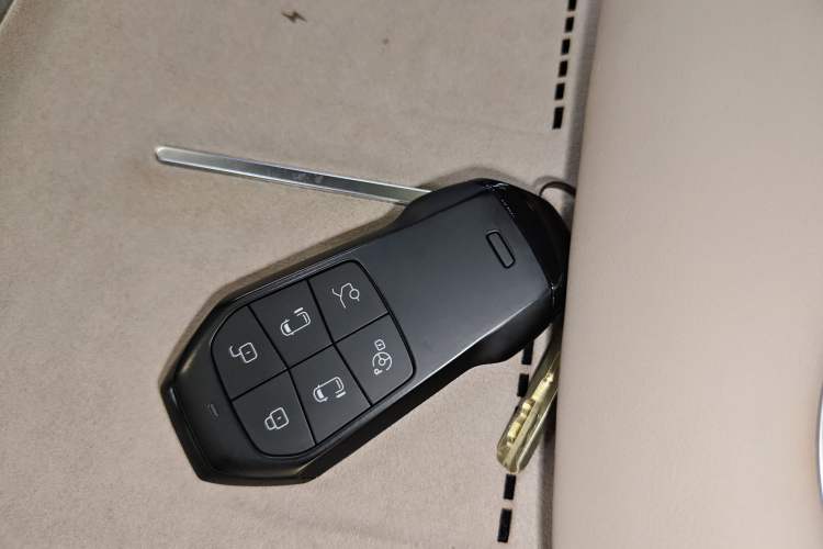 Used XPeng X9 2025 740 Ultra-Long Range Max Vehicle Key