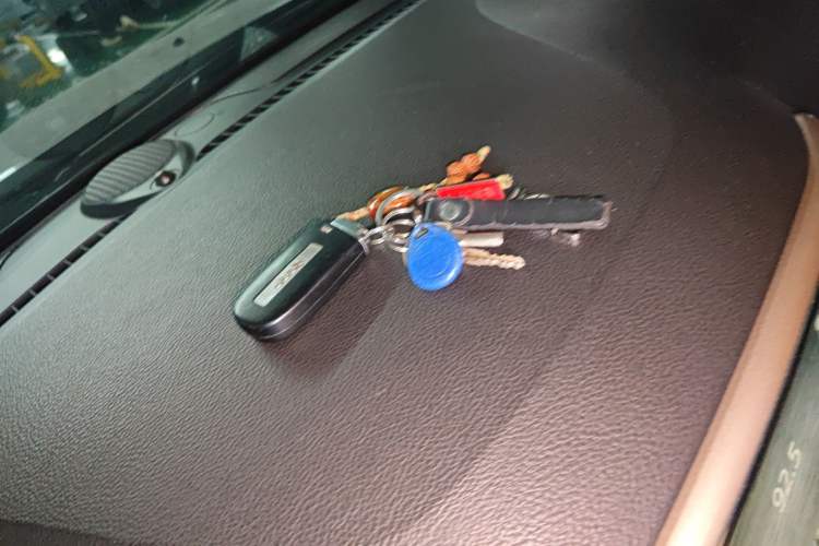 Used Jeep Grand Cherokee 2014 3.6L Elite Navigation Edition Vehicle Key