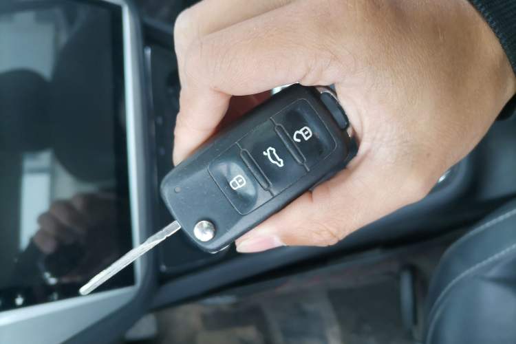 Used Volkswagen Lavida 2015 1.6L Automatic Comfort Edition Vehicle Key