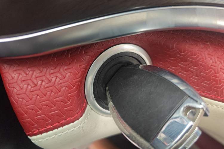 Used Mercedes-Benz V-Class 2021 V 260 Prestige Edition Vehicle Key