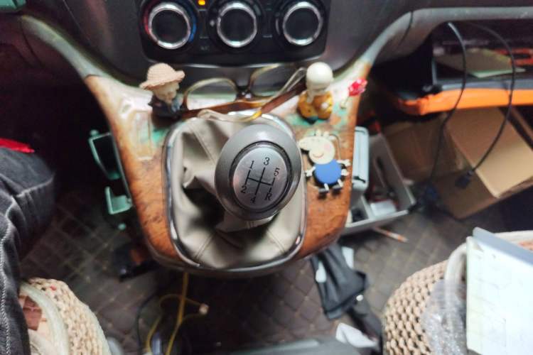 Used FORTHING Lingzhi 2013 M5 Q3 2.0L 7-seat Long-wheelbase Luxury Model