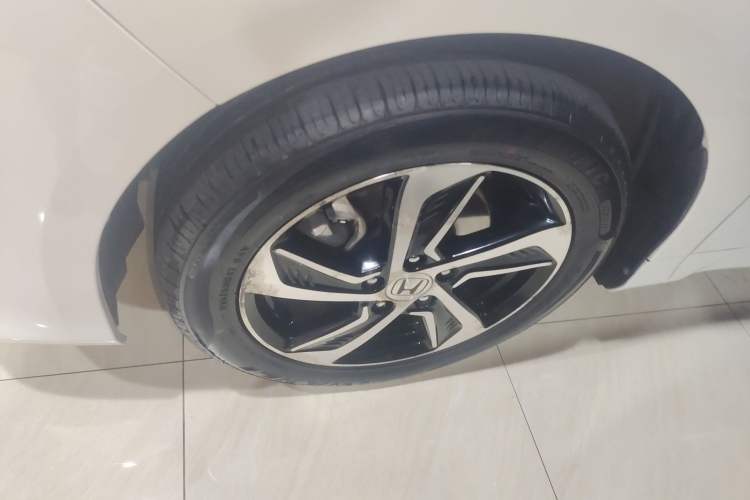 Used Honda Odyssey 2015 Updated Version 2.4L Smart Edition Left Front Wheel Hub