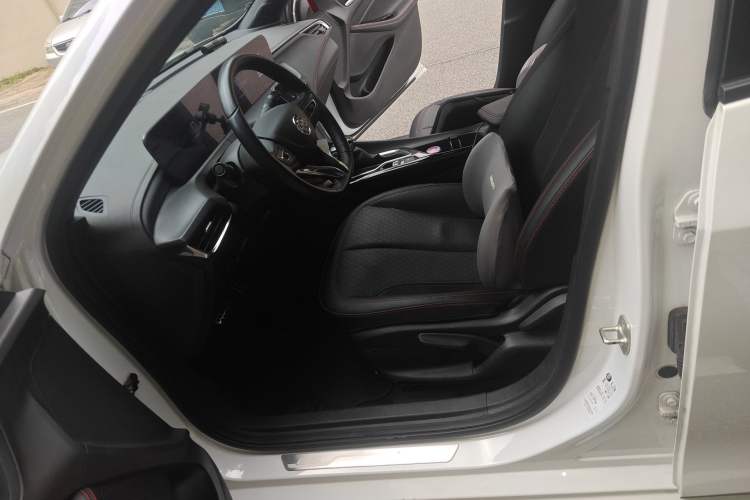 Used Buick Verano 2023 Pro GS Hunter Wind Edition Left Front Seat