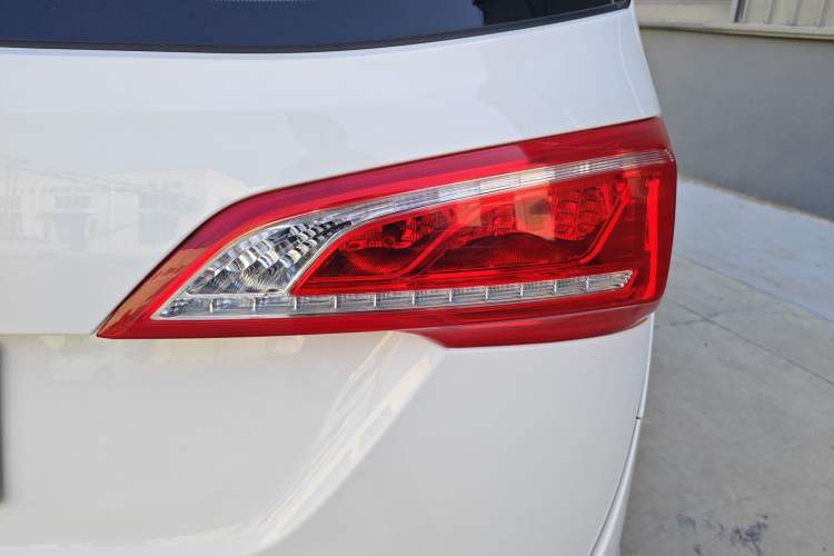 Used Baojun 730 2017 1.5T Manual Fashion Version 7 Seats China V Emission Standard