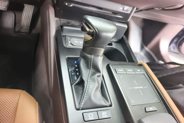 Used Lexus ES 2018 300h Premier Edition China VI Standard