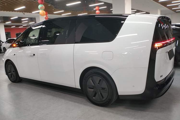 Used Li Auto MEGA 2025 Home Family Special Edition