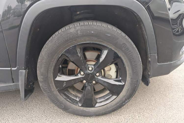 Used Jeep Cherokee 2020 2.0T Four-Wheel Drive Night Eagle Edition Right Front Wheel Hub