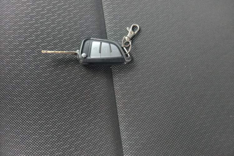 Used Venucia R50 2015 1.6L Automatic Fashion Edition
