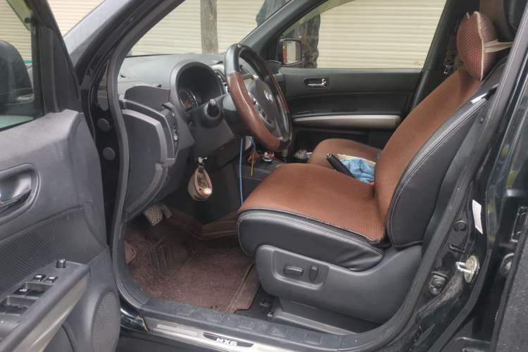 Used Dongfeng Fengdu MX6 2015 2.0L CVT 4x4 Dream Edition Driver Seat