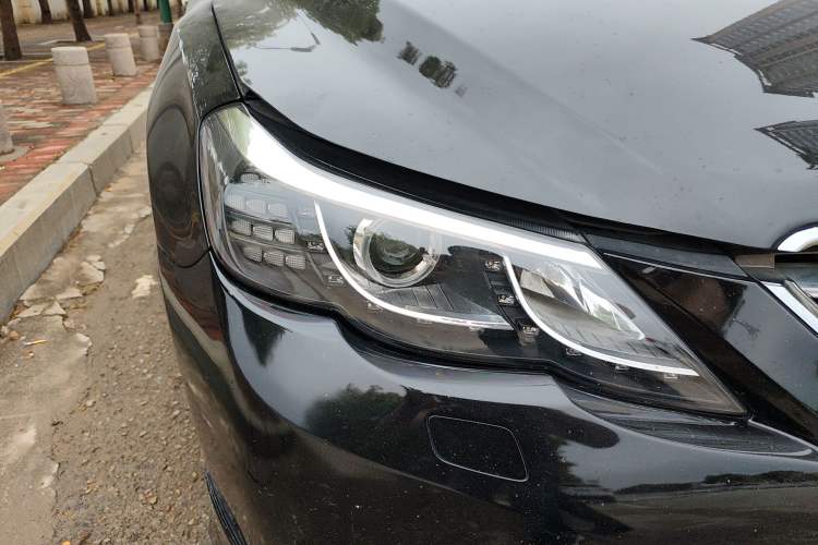 Used Toyota Reiz 2013 2.5S Elite Edition Right Front Headlight
