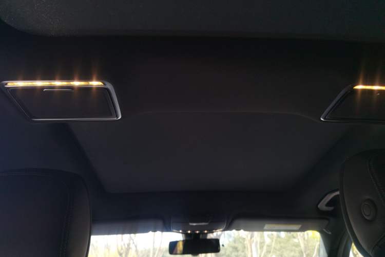 Used Mercedes-Benz GLC 2022 Second Facelift GLC 260 L 4MATIC Luxury Edition Headliner