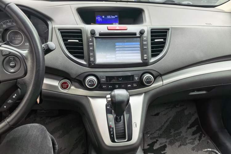 Used Honda CR-V 2012 2.4L four-wheel drive luxury version Audio And AC Panel