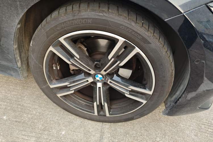 Used BMW 3 Series 2024 325i M Sport Package Right Front Wheel Hub