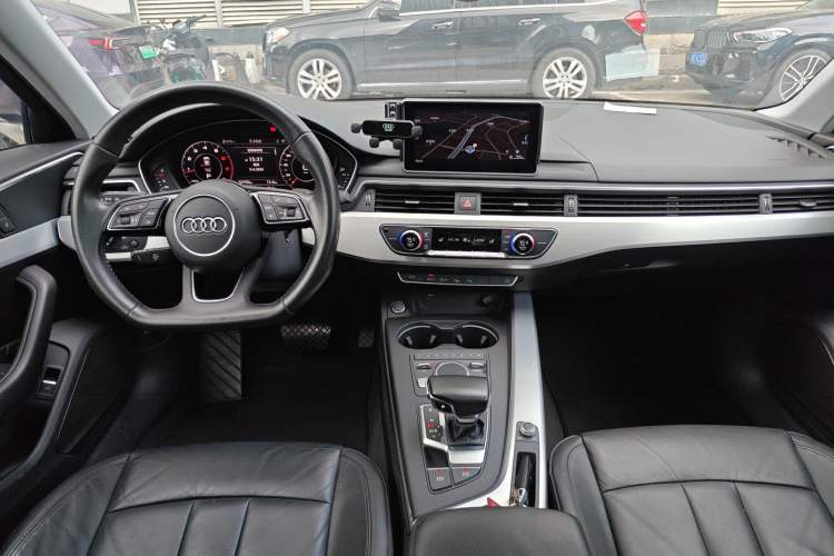 Used Audi A4L 2019 40 TFSI Fashion Edition China VI Emission Standard Center Console