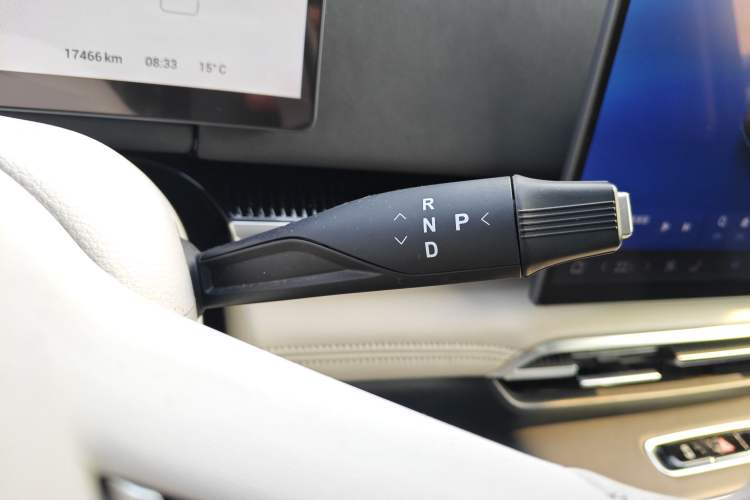 Used VOYAH Dream 2025 PHEV Four-Wheel-Drive Flagship Kunpeng Edition Gear Lever