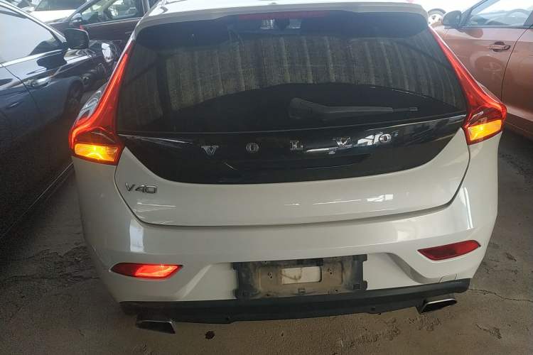 Used Volvo V40 2017 T3 Smart Edition