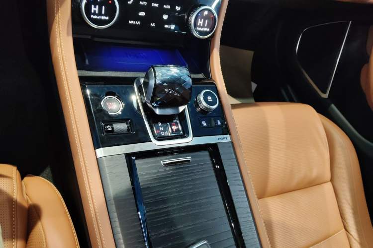 Used Jaguar XFL 2024 2.0T P300 Four-Wheel Drive Flagship Sport Gold Edition