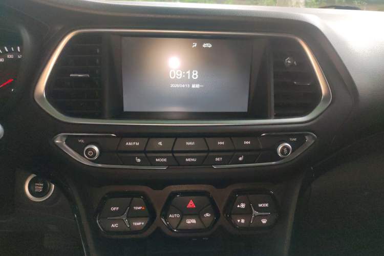 Used GAC Trumpchi GS4 2017 235T Automatic Two-Wheel Drive Luxury Smart Connectivity Version Audio And AC Panel