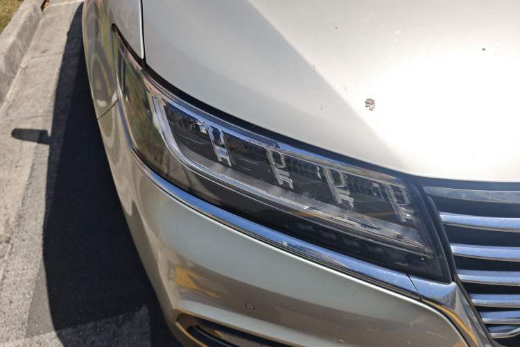 Used Roewe RX5 New Energy 2017 eRX5 50T Hybrid Connected Prestige Flagship Edition Right Front Headlight