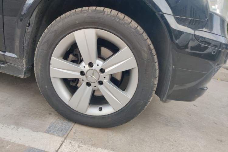 Used Mercedes-Benz Viano 2013 3.0L Comfort Edition Right Front Wheel Hub