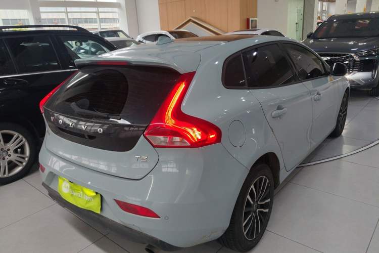 Used Volvo V40 2017 T3 Zhiyi Edition Rear Right 45 Deg