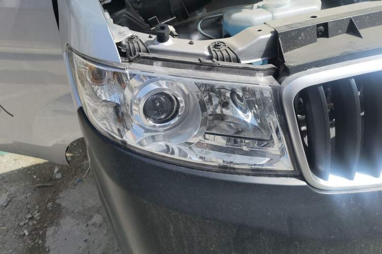 Used Jinbei Hiace X30 2024 1.5L Champion Edition Passenger Vehicle 5/6/7 Seats Right Front Headlight