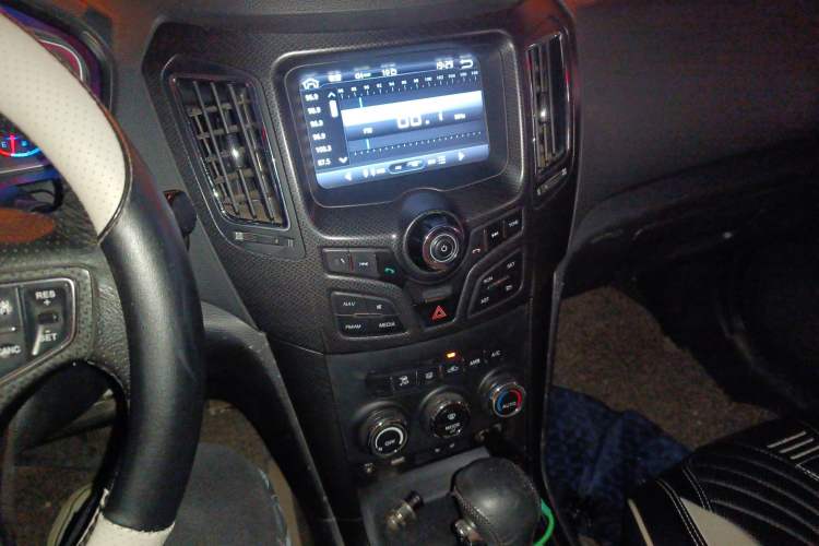 Used Haima S7 2013 2.0L Automatic ZhiZhen Version
