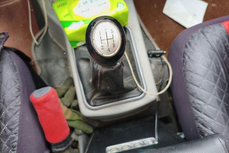 Used FORTHING Lingzhi 2015 V3 1.5L 5-Seater Special Offer Model Gear Lever