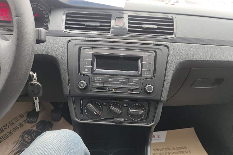 Used Volkswagen Santana 2018 1.5L Manual Fashion Edition Audio And AC Panel