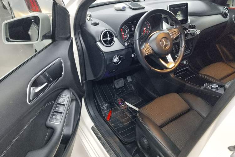 Used Mercedes-Benz B-Class 2017 B 200 Sport Edition Driver Seat